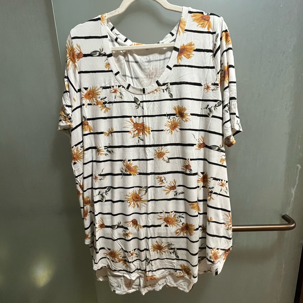Maurices plus size 2X tee